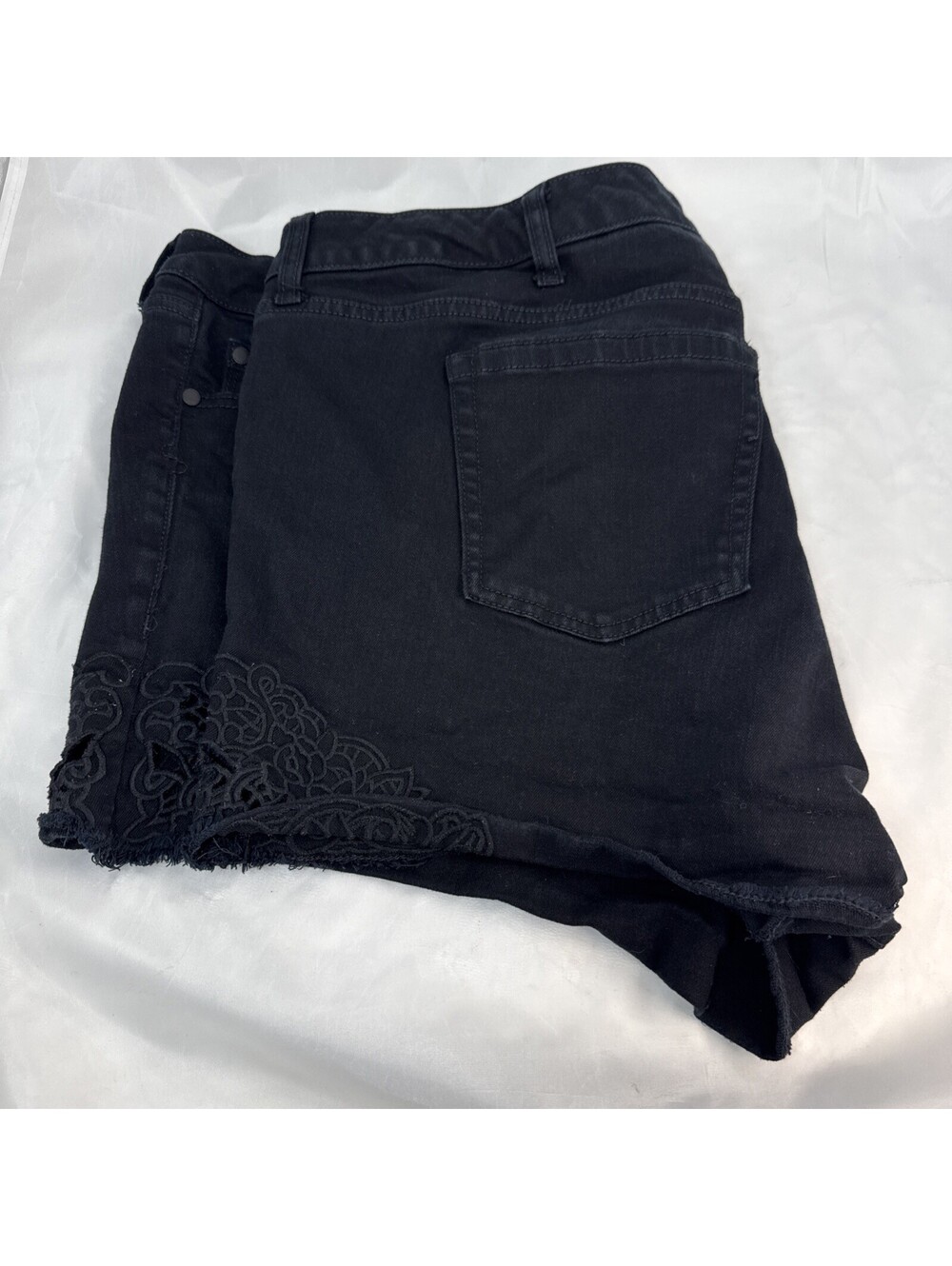 Torrid Black Jean Shorts Lace Embroidered Accent Women Size 26 Strech Denim